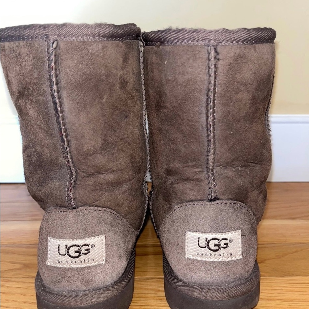 UGG Australia Classic Boot - Picture 1 of 5
